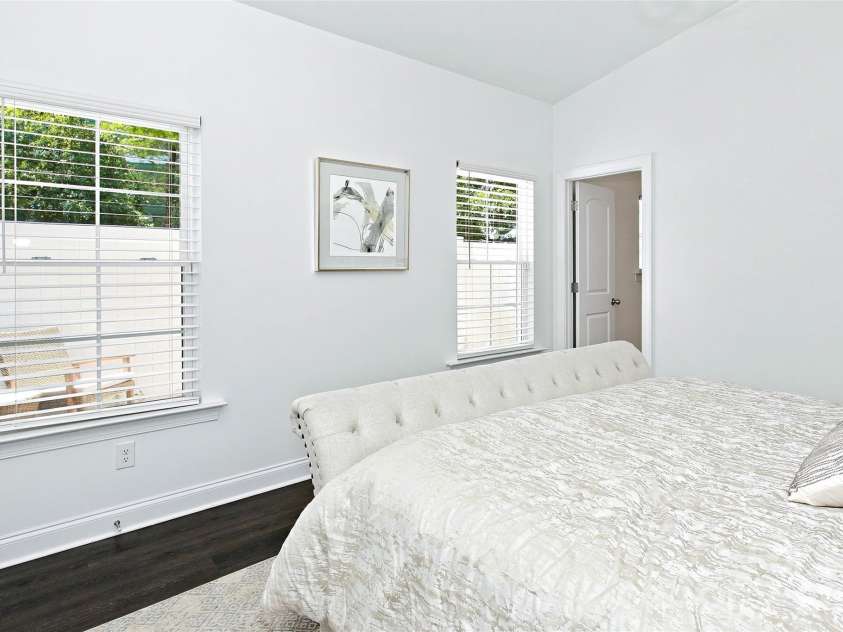 26 Walnut Springs Drive, Asheville, NC 28804.  MLS# CAR4410684, YatesRealty ID 41223. 