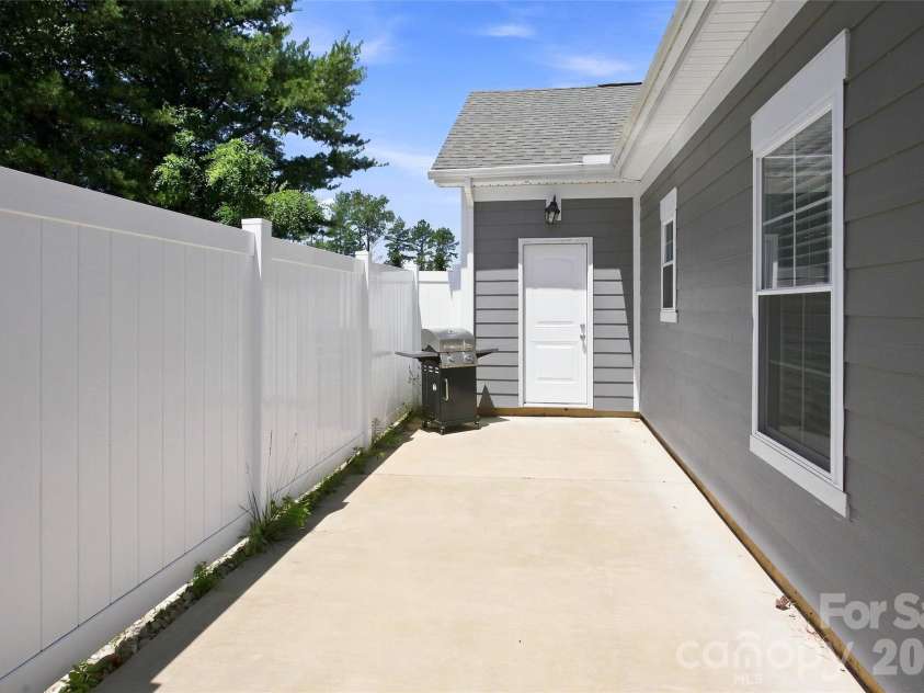 26 Walnut Springs Drive, Asheville, NC 28804.  MLS# CAR4410684, YatesRealty ID 41223. 