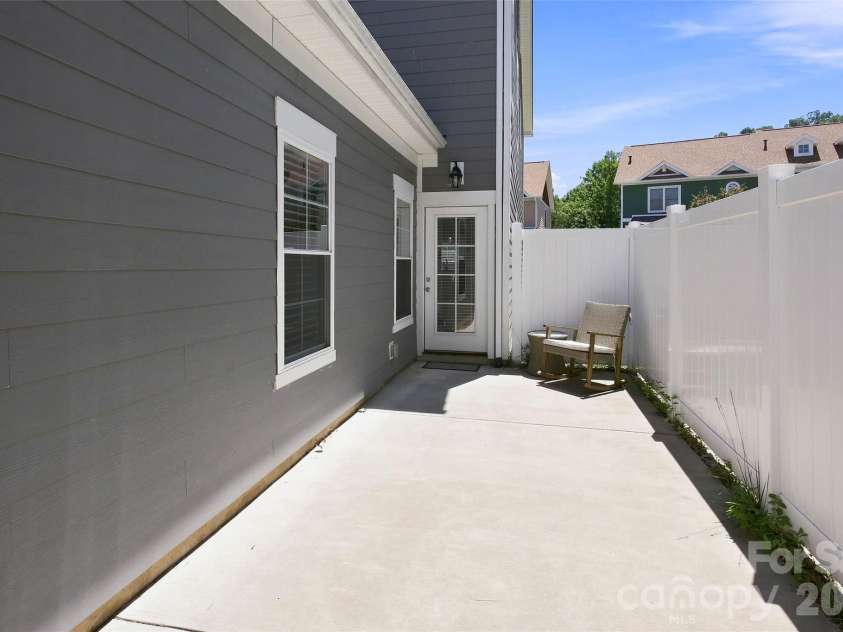 26 Walnut Springs Drive, Asheville, NC 28804.  MLS# CAR4410684, YatesRealty ID 41223. 