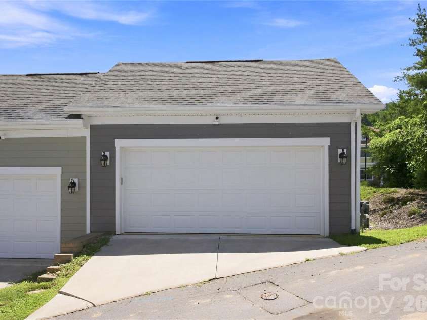 26 Walnut Springs Drive, Asheville, NC 28804.  MLS# CAR4410684, YatesRealty ID 41223. 