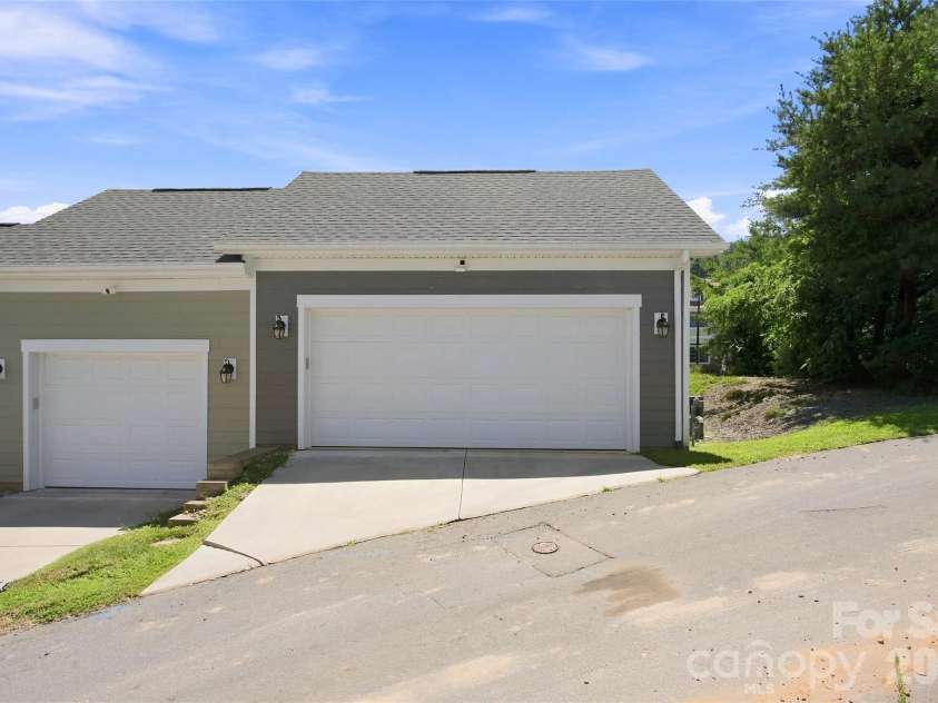26 Walnut Springs Drive, Asheville, NC 28804.  MLS# CAR4410684, YatesRealty ID 41223. 