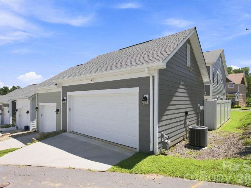 26 Walnut Springs Drive, Asheville, NC 28804.  MLS# CAR4410684, YatesRealty ID 41223. 