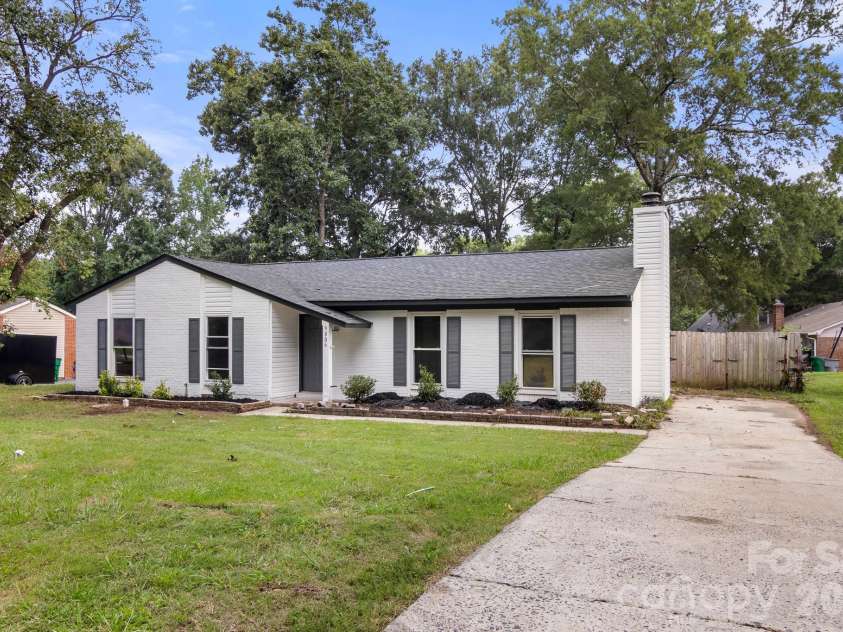 9006 Trailhead Court, Charlotte, NC 28227.  MLS# CAR4407819, YatesRealty ID 41224. 