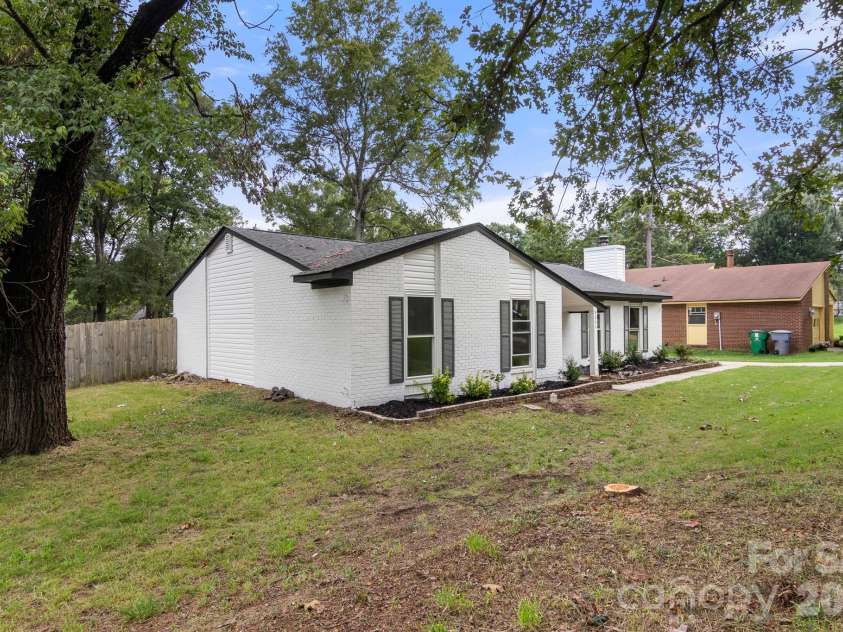 9006 Trailhead Court, Charlotte, NC 28227.  MLS# CAR4407819, YatesRealty ID 41224. 