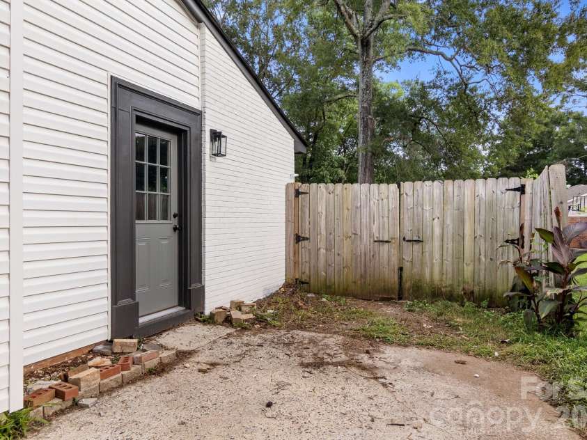 9006 Trailhead Court, Charlotte, NC 28227.  MLS# CAR4407819, YatesRealty ID 41224. 