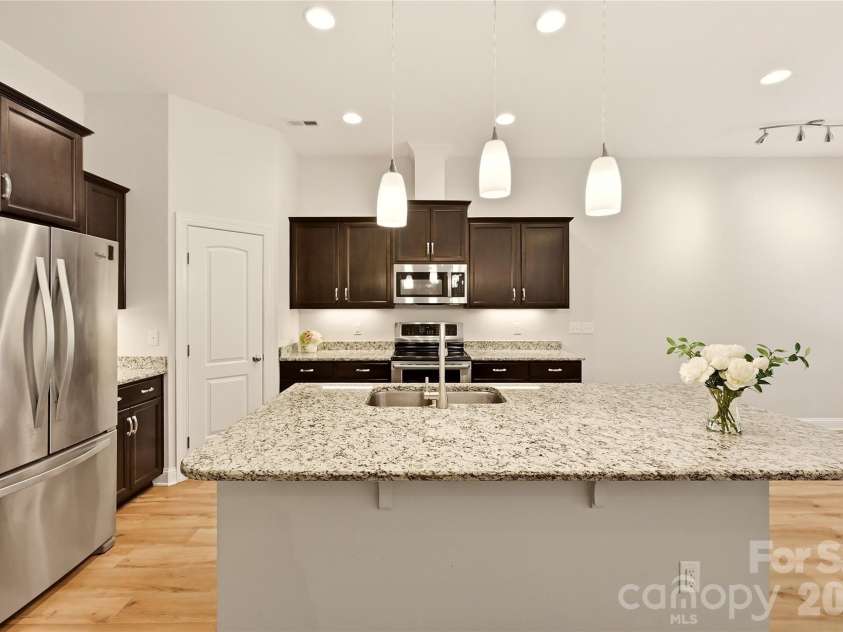 16408 Mckee Ridge Drive, Charlotte, NC 28278.  MLS# CAR4406733, YatesRealty ID 41225. 