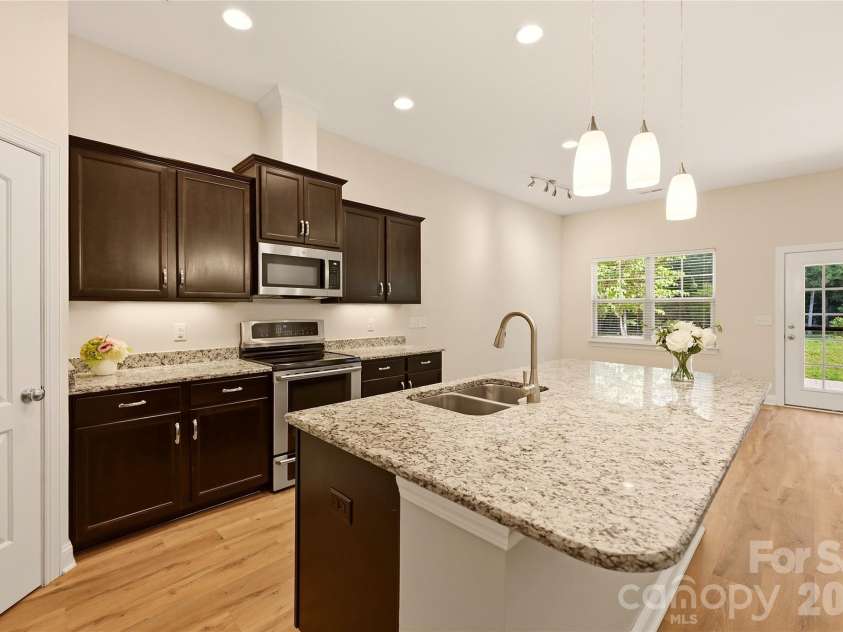 16408 Mckee Ridge Drive, Charlotte, NC 28278.  MLS# CAR4406733, YatesRealty ID 41225. 