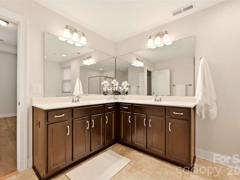 16408 Mckee Ridge Drive, Charlotte, NC 28278.  MLS# CAR4406733, YatesRealty ID 41225. 