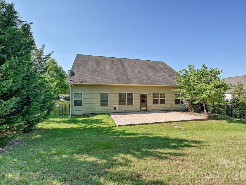 16408 Mckee Ridge Drive, Charlotte, NC 28278.  MLS# CAR4406733, YatesRealty ID 41225. 