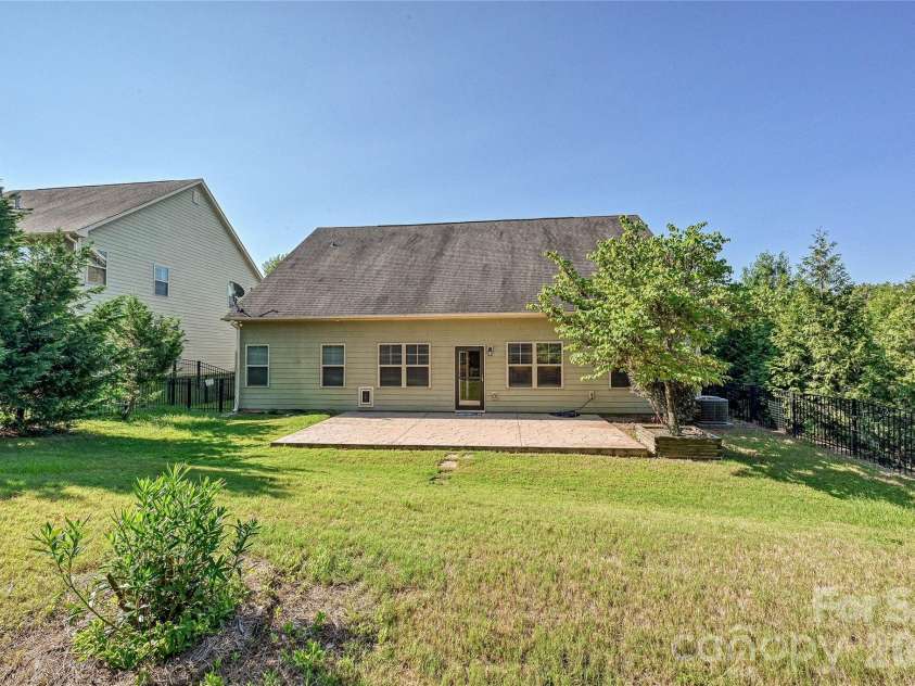 16408 Mckee Ridge Drive, Charlotte, NC 28278.  MLS# CAR4406733, YatesRealty ID 41225. 