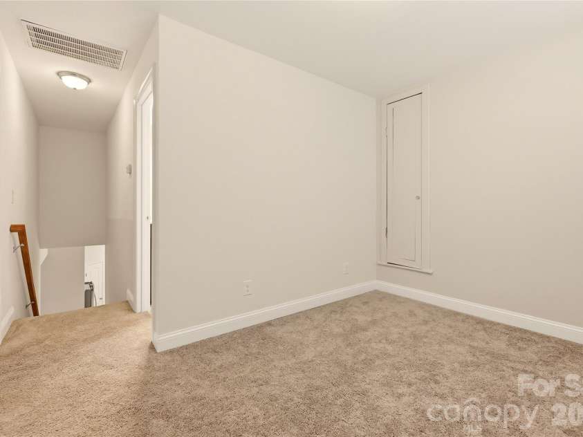 16408 Mckee Ridge Drive, Charlotte, NC 28278.  MLS# CAR4406733, YatesRealty ID 41225. Upstairs office