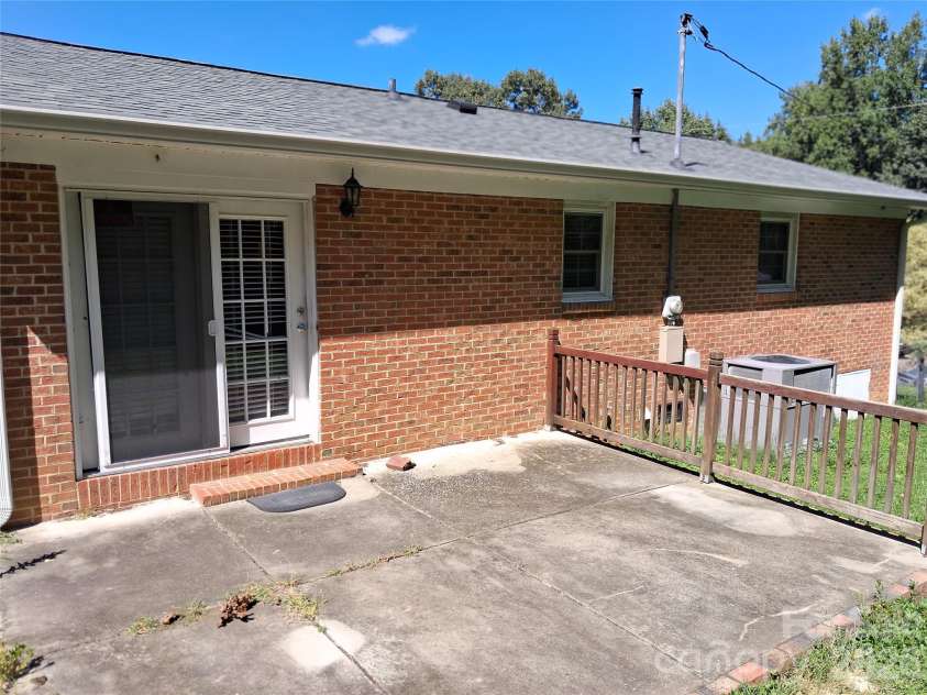 394 Efird Street, Gastonia, NC 28054.  MLS# CAR4406349, YatesRealty ID 41227. 