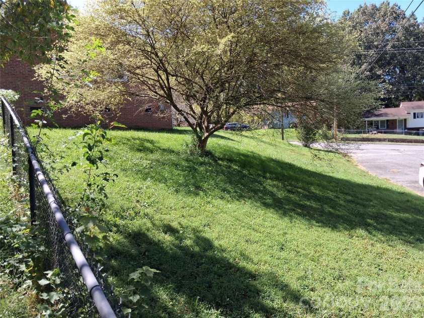 394 Efird Street, Gastonia, NC 28054.  MLS# CAR4406349, YatesRealty ID 41227. 
