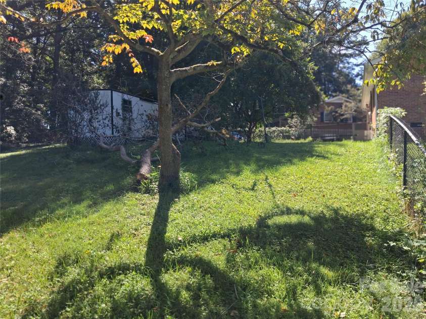 394 Efird Street, Gastonia, NC 28054.  MLS# CAR4406349, YatesRealty ID 41227. 