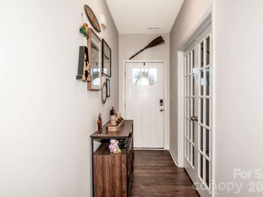 126 North Hill Lane, Troutman, NC 28166.  MLS# CAR4411024, YatesRealty ID 41228. Entryway