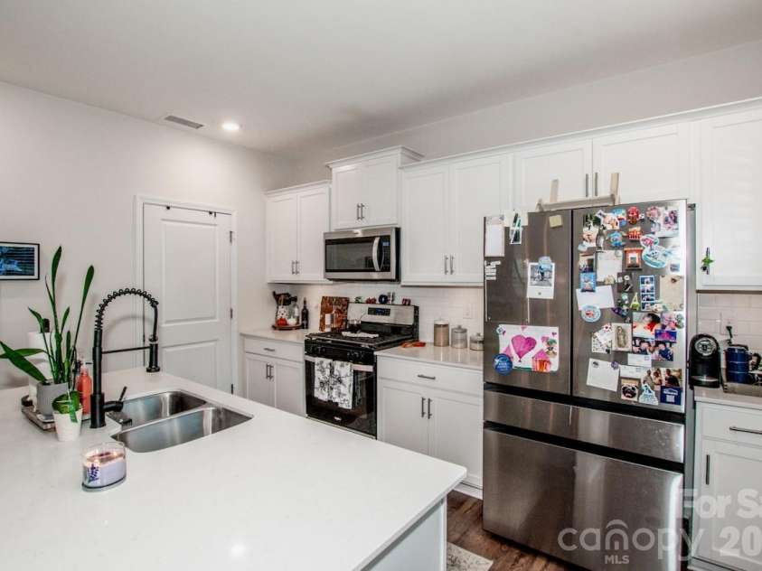 126 North Hill Lane, Troutman, NC 28166.  MLS# CAR4411024, YatesRealty ID 41228. Kitchen