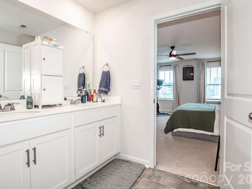 126 North Hill Lane, Troutman, NC 28166.  MLS# CAR4411024, YatesRealty ID 41228. Primary bathroom