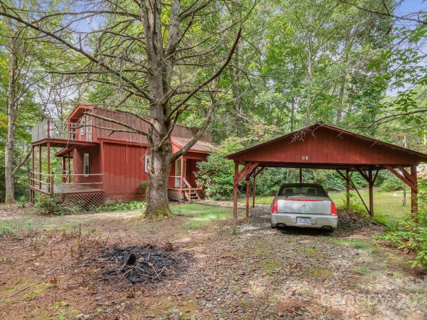 51 Poverty Hill Lane, Burnsville, NC 28714.  MLS# CAR4182044, YatesRealty ID 4123. 