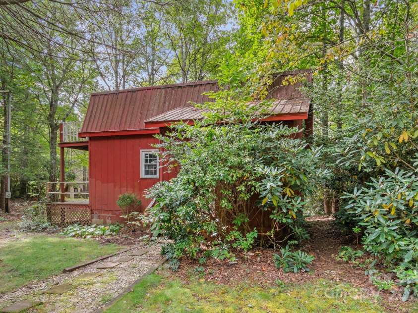 51 Poverty Hill Lane, Burnsville, NC 28714.  MLS# CAR4182044, YatesRealty ID 4123. 