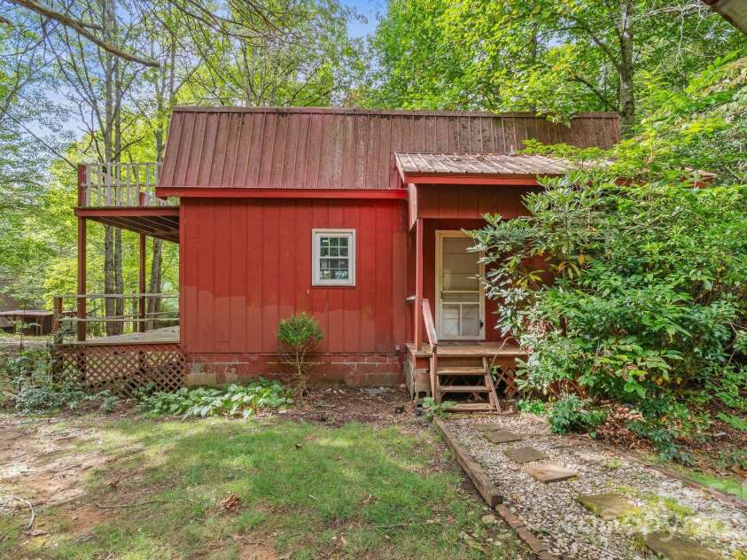 51 Poverty Hill Lane, Burnsville, NC 28714.  MLS# CAR4182044, YatesRealty ID 4123. 