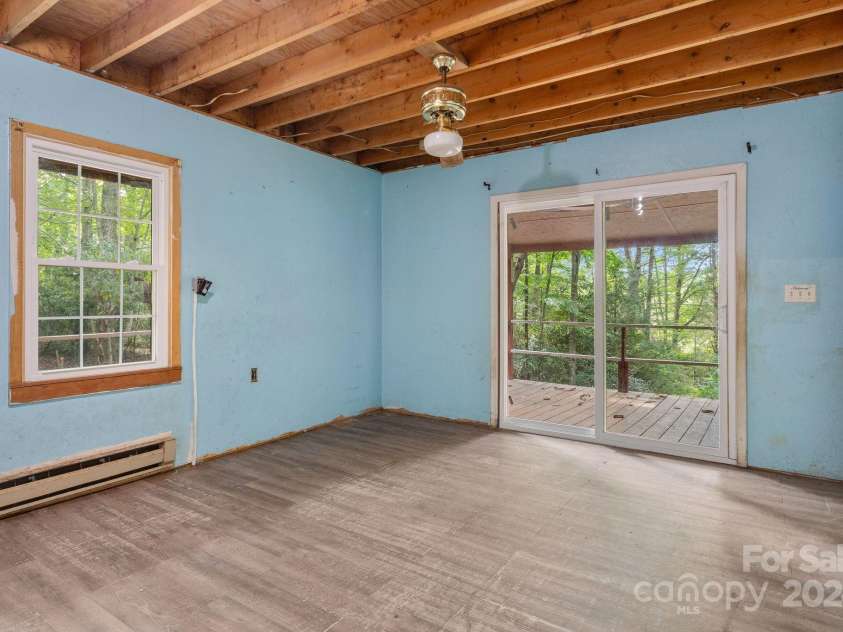 51 Poverty Hill Lane, Burnsville, NC 28714.  MLS# CAR4182044, YatesRealty ID 4123. 