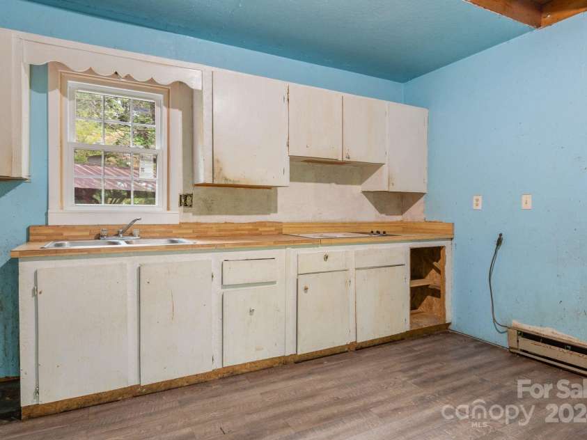 51 Poverty Hill Lane, Burnsville, NC 28714.  MLS# CAR4182044, YatesRealty ID 4123. 