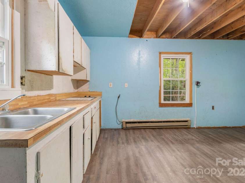 51 Poverty Hill Lane, Burnsville, NC 28714.  MLS# CAR4182044, YatesRealty ID 4123. 