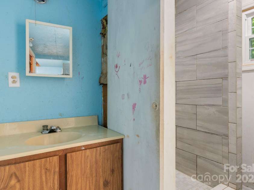 51 Poverty Hill Lane, Burnsville, NC 28714.  MLS# CAR4182044, YatesRealty ID 4123. 