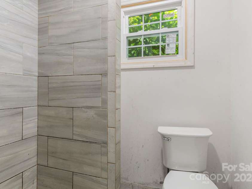 51 Poverty Hill Lane, Burnsville, NC 28714.  MLS# CAR4182044, YatesRealty ID 4123. 