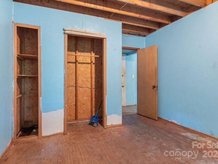 51 Poverty Hill Lane, Burnsville, NC 28714.  MLS# CAR4182044, YatesRealty ID 4123. 