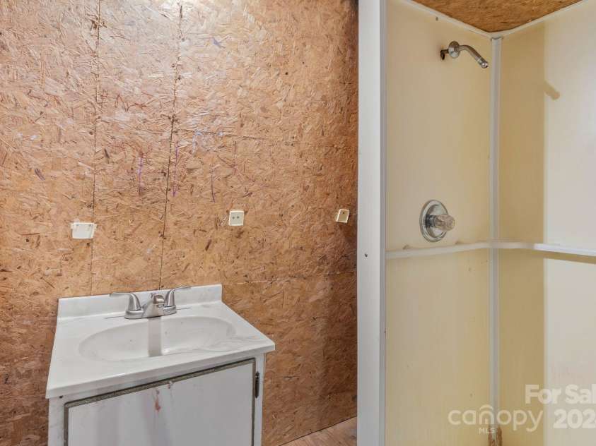 51 Poverty Hill Lane, Burnsville, NC 28714.  MLS# CAR4182044, YatesRealty ID 4123. 