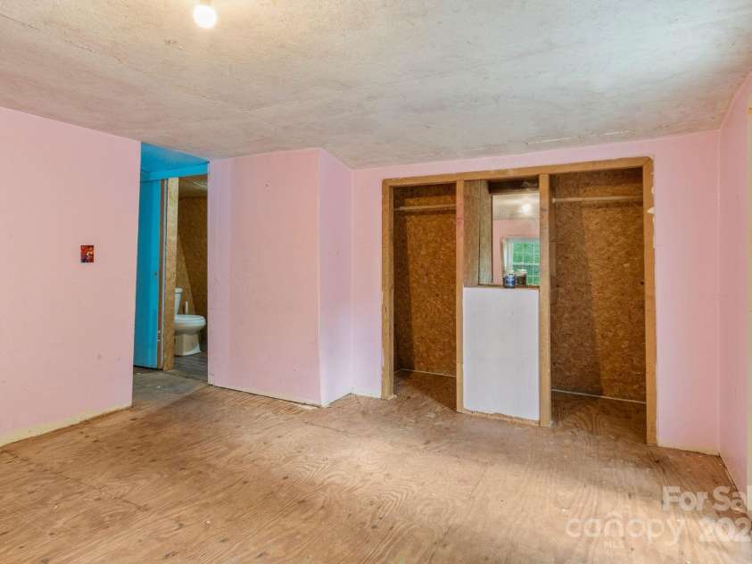 51 Poverty Hill Lane, Burnsville, NC 28714.  MLS# CAR4182044, YatesRealty ID 4123. 