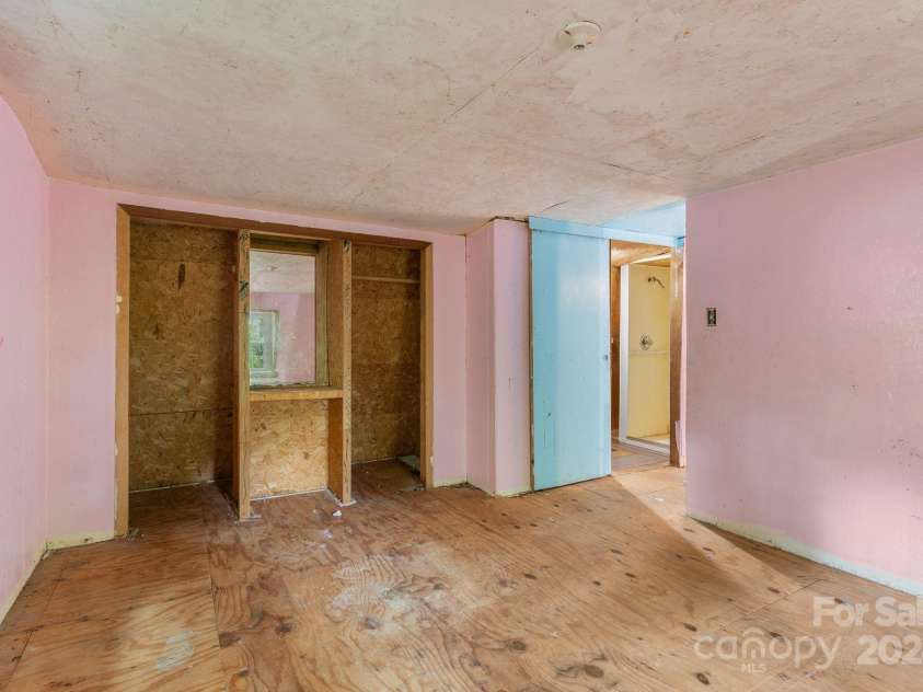 51 Poverty Hill Lane, Burnsville, NC 28714.  MLS# CAR4182044, YatesRealty ID 4123. 