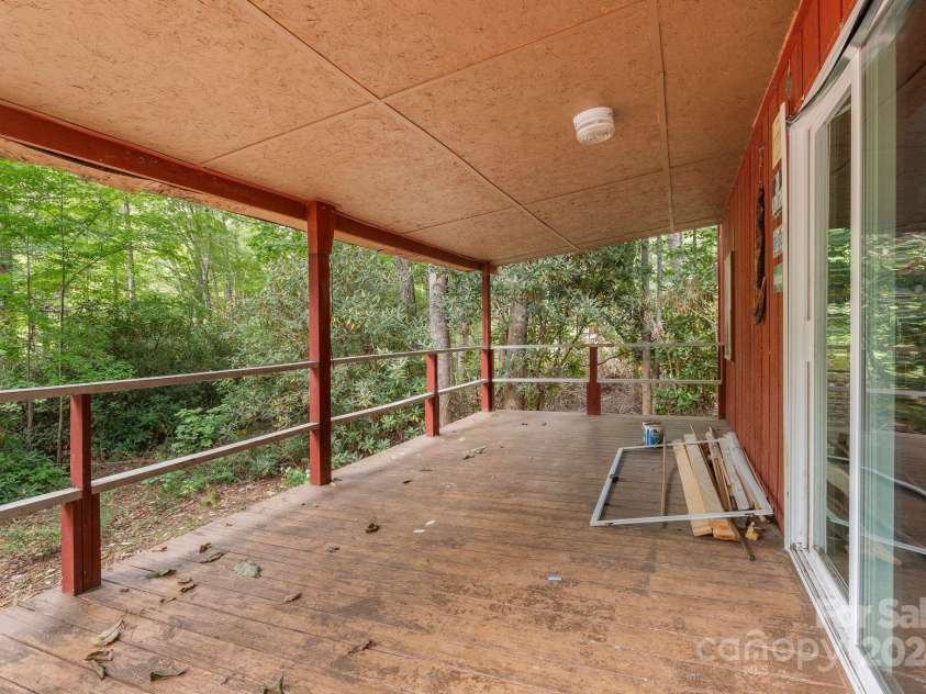 51 Poverty Hill Lane, Burnsville, NC 28714.  MLS# CAR4182044, YatesRealty ID 4123. 