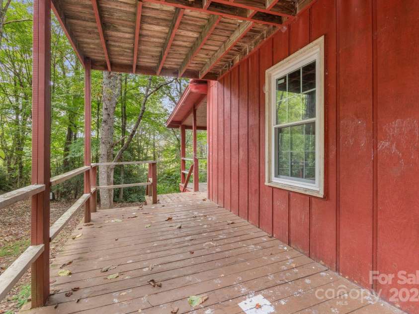 51 Poverty Hill Lane, Burnsville, NC 28714.  MLS# CAR4182044, YatesRealty ID 4123. 