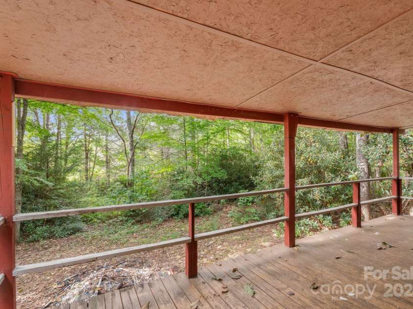 51 Poverty Hill Lane, Burnsville, NC 28714.  MLS# CAR4182044, YatesRealty ID 4123. 