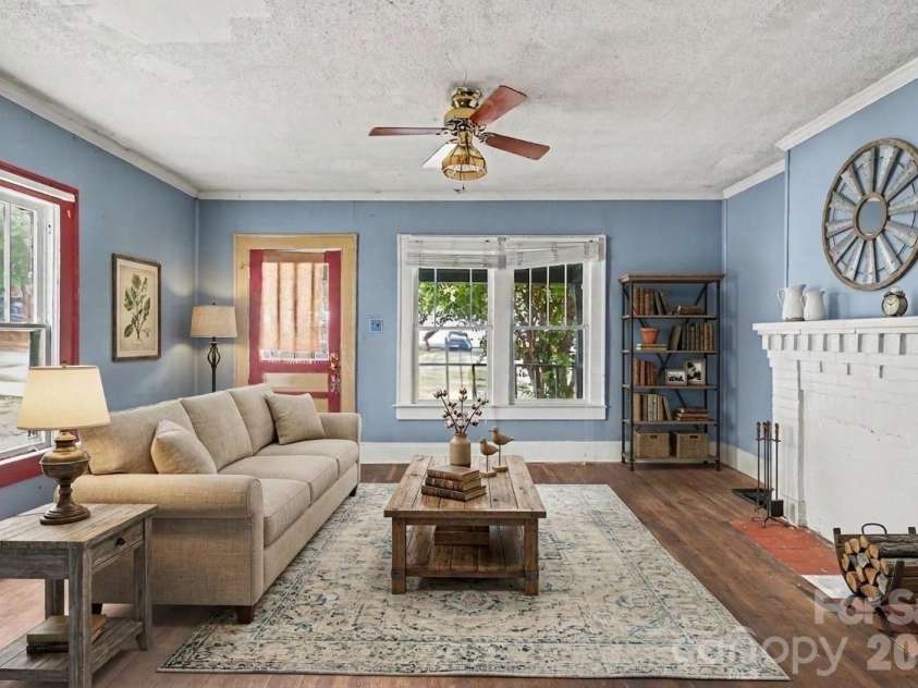 509 1st Street, Winston Salem, NC 27101.  MLS# CAR4406821, YatesRealty ID 41232. Virtually staged
