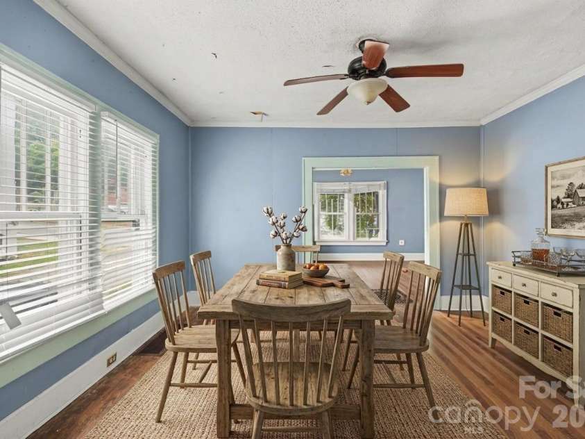 509 1st Street, Winston Salem, NC 27101.  MLS# CAR4406821, YatesRealty ID 41232. Virtually staged