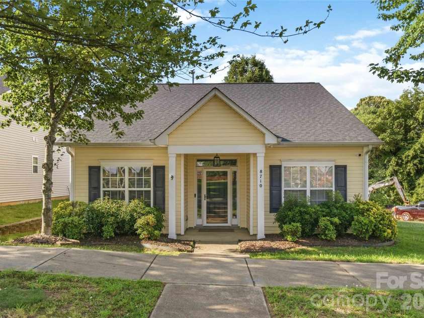 8710 Arrowhead Place Lane, Cornelius, NC 28031.  MLS# CAR4405853, YatesRealty ID 41233. 