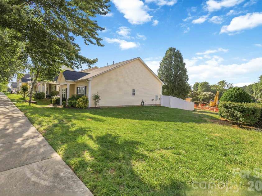 8710 Arrowhead Place Lane, Cornelius, NC 28031.  MLS# CAR4405853, YatesRealty ID 41233. 