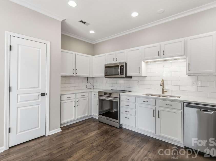 8710 Arrowhead Place Lane, Cornelius, NC 28031.  MLS# CAR4405853, YatesRealty ID 41233. 