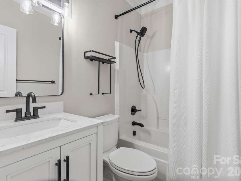 8710 Arrowhead Place Lane, Cornelius, NC 28031.  MLS# CAR4405853, YatesRealty ID 41233. 