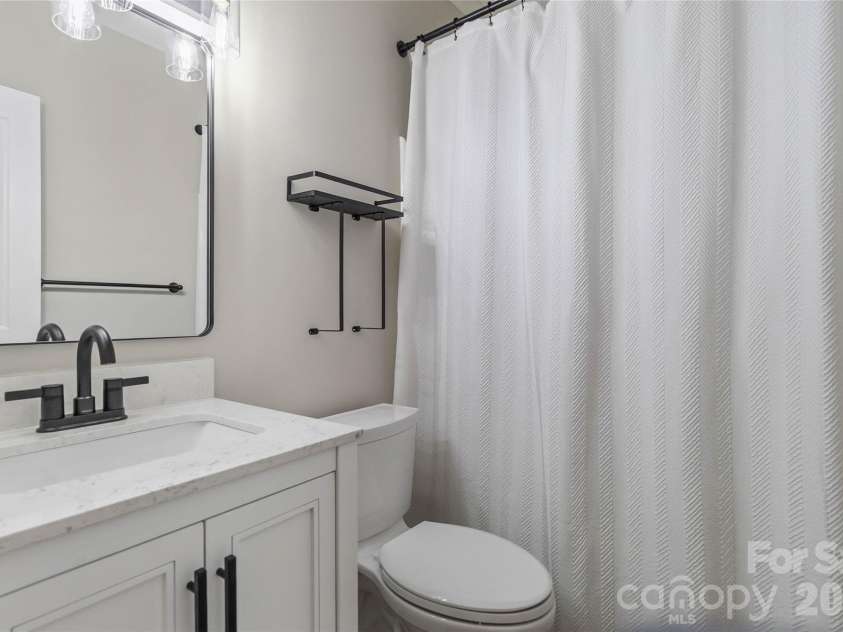 8710 Arrowhead Place Lane, Cornelius, NC 28031.  MLS# CAR4405853, YatesRealty ID 41233. 