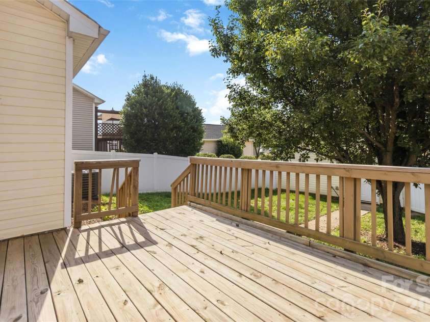 8710 Arrowhead Place Lane, Cornelius, NC 28031.  MLS# CAR4405853, YatesRealty ID 41233. 