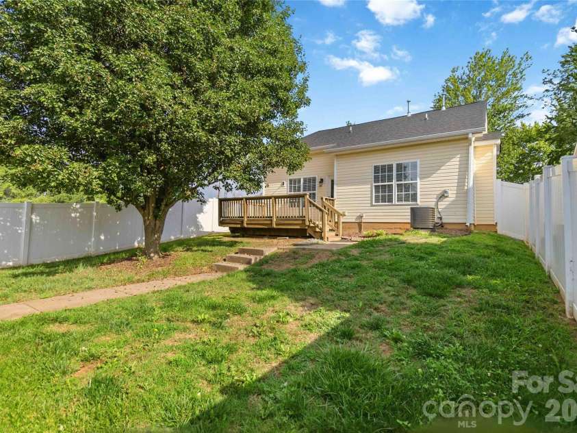 8710 Arrowhead Place Lane, Cornelius, NC 28031.  MLS# CAR4405853, YatesRealty ID 41233. 