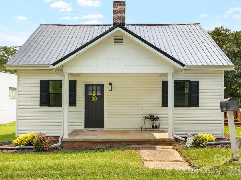 636 Trade Street, Tryon, NC 28782.  MLS# CAR4410620, YatesRealty ID 41236. 