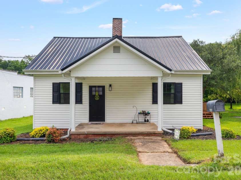 636 Trade Street, Tryon, NC 28782.  MLS# CAR4410620, YatesRealty ID 41236. 