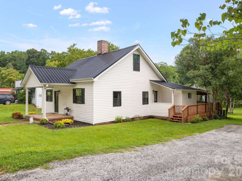 636 Trade Street, Tryon, NC 28782.  MLS# CAR4410620, YatesRealty ID 41236. 