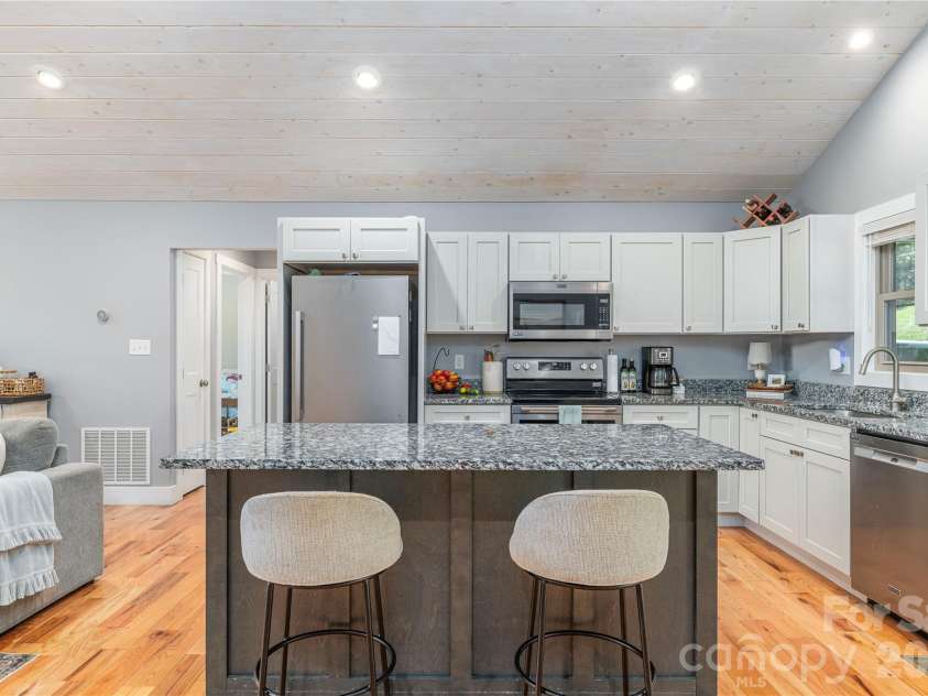 68 Clear View Drive, Mars Hill, NC 28754.  MLS# CAR4410650, YatesRealty ID 41241. 
