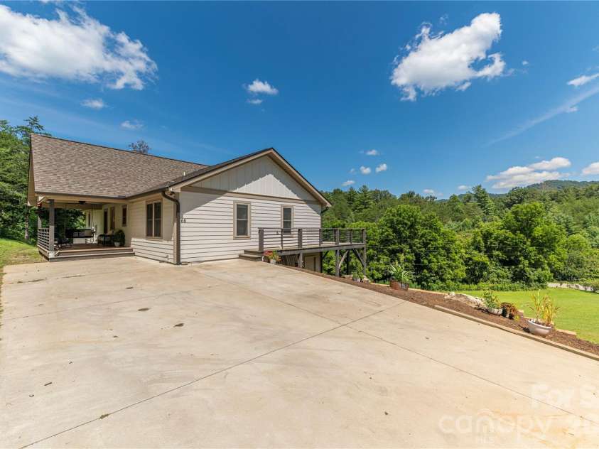 68 Clear View Drive, Mars Hill, NC 28754.  MLS# CAR4410650, YatesRealty ID 41241. Ample parking
